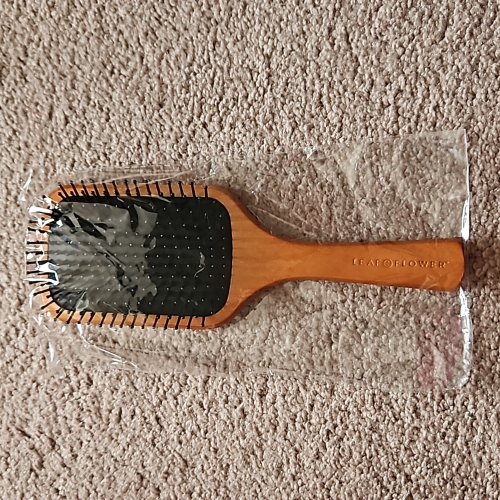 Leaf Flower hair brush -New